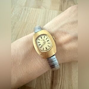 Vintage Timex ladies two tone dainty watch NEW BATTERY